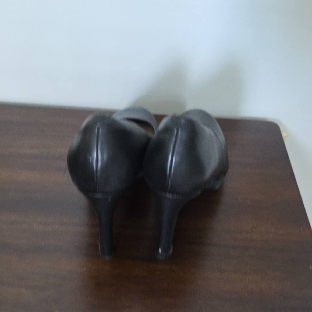 Clarks Black Heels Timeless Slip-On Elegance - Picture 4 of 8